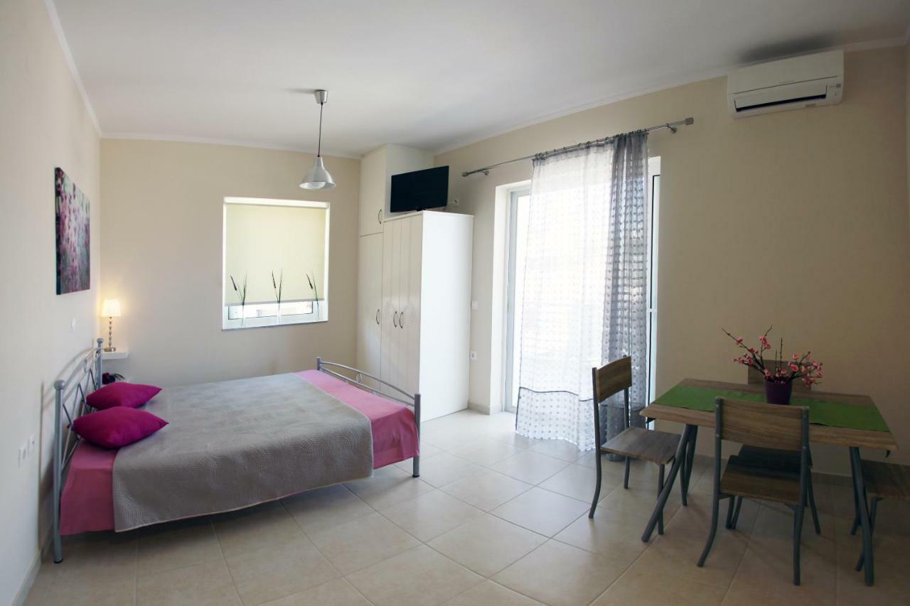 Lalezas Studios Tolón Dış mekan fotoğraf